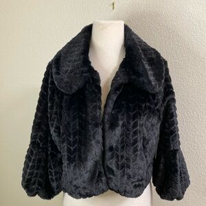NWT Tacera faux fur black short sleeve jacket Size Large